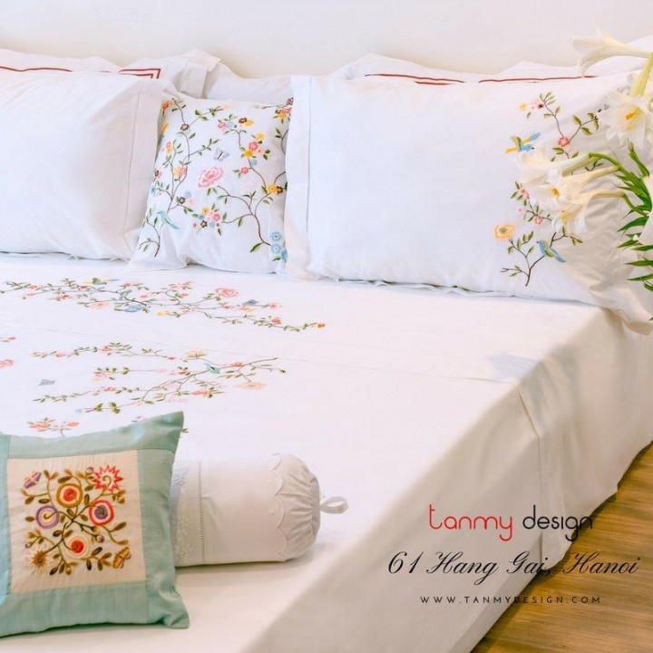 Queen size duvet cover embroidered with peach blossom